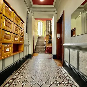 La Loge Parisienne 300m Gare Bastille Telepherique , Grenoble France